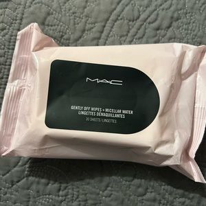 COPY - MAC Cosmetics Gently Off Wipes + Micellar Water 30 Sheets Fresh New Seal…